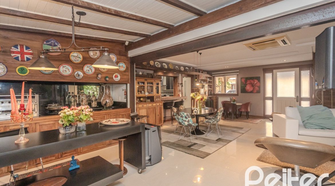 Casa em Condomínio à venda com 380m², 4 dormitórios, 2 suítes, 3 vagas, no bairro Tristeza em PORTO ALEGRE