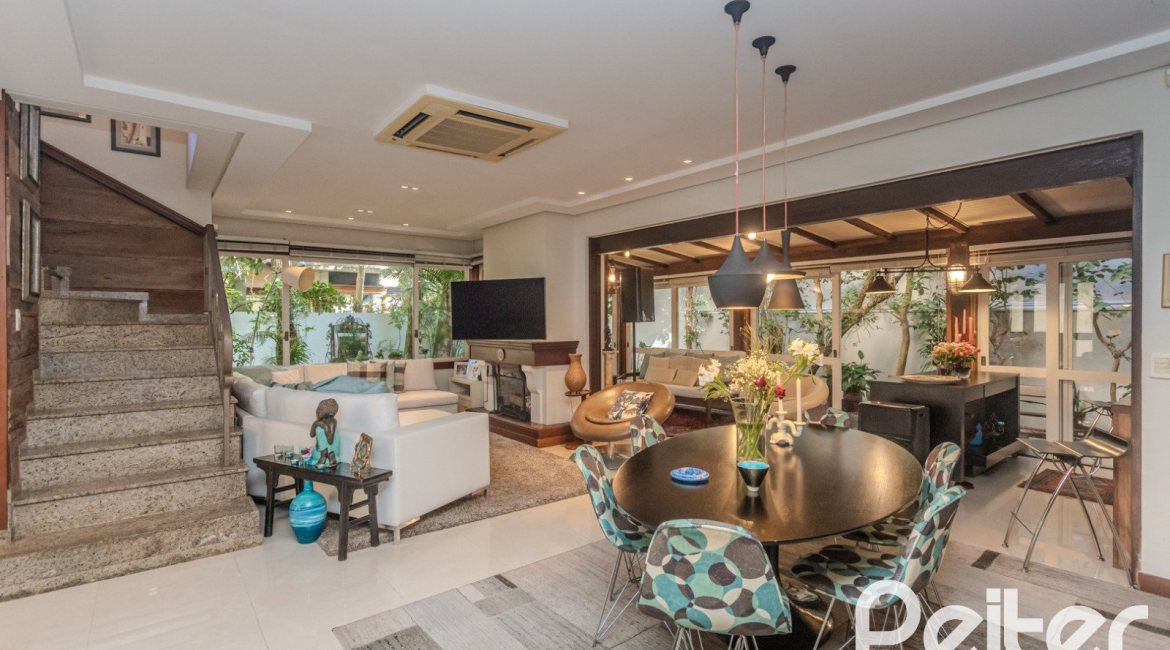 Casa em Condomínio à venda com 380m², 4 dormitórios, 2 suítes, 3 vagas, no bairro Tristeza em PORTO ALEGRE