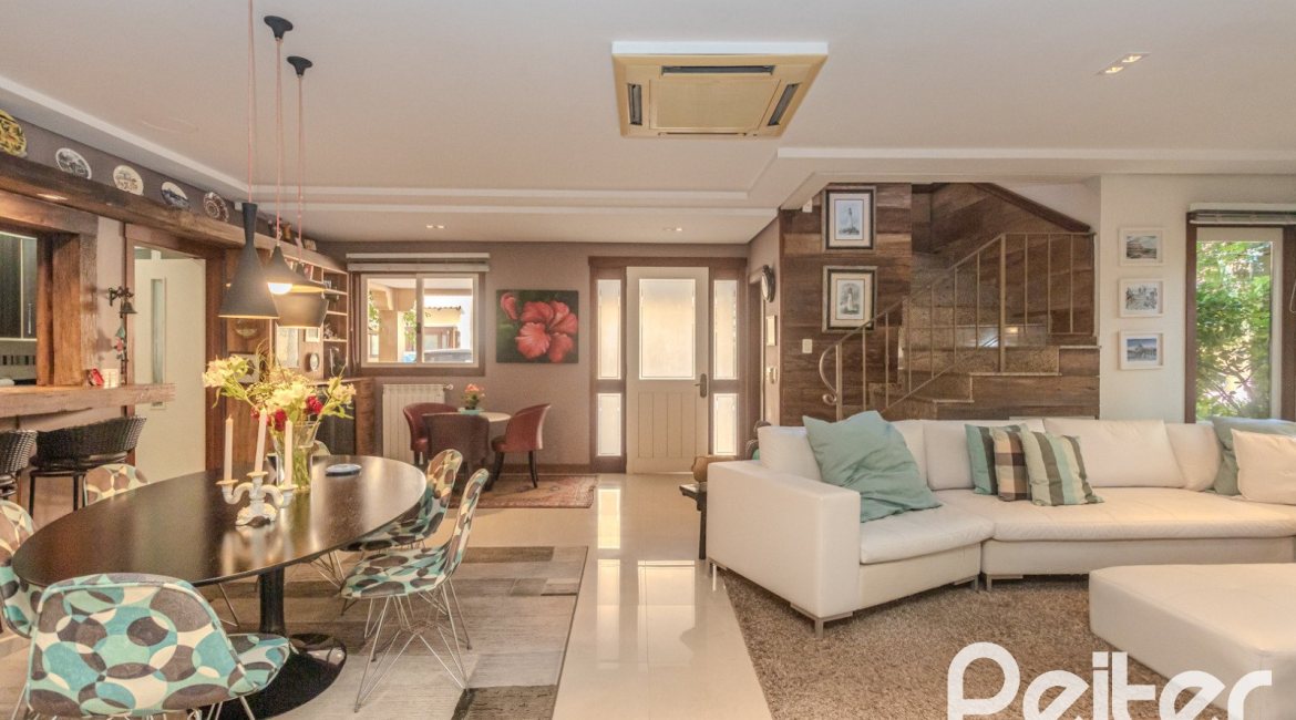 Casa em Condomínio à venda com 380m², 4 dormitórios, 2 suítes, 3 vagas, no bairro Tristeza em PORTO ALEGRE