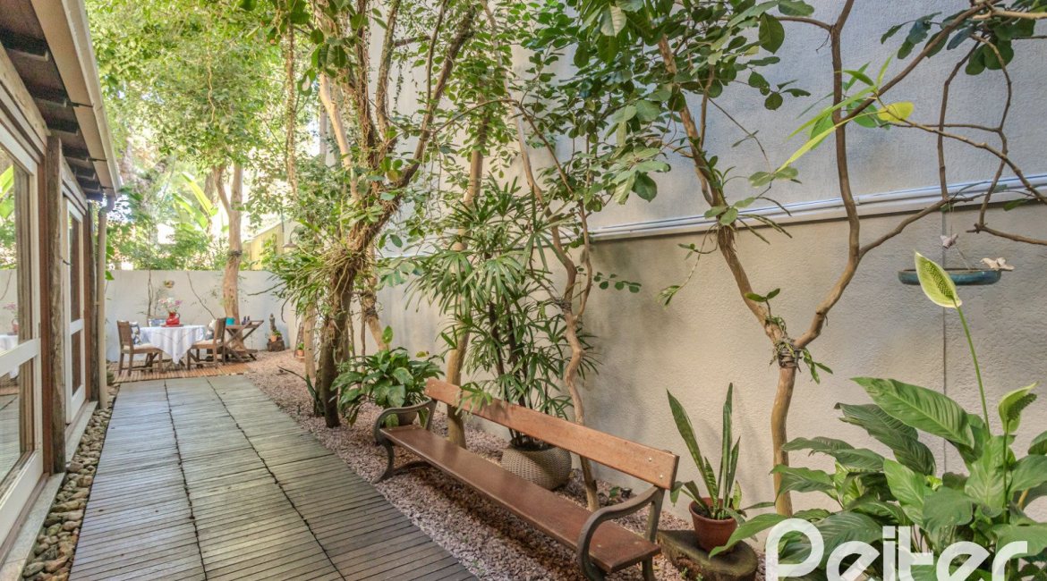 Casa em Condomínio à venda com 380m², 4 dormitórios, 2 suítes, 3 vagas, no bairro Tristeza em PORTO ALEGRE