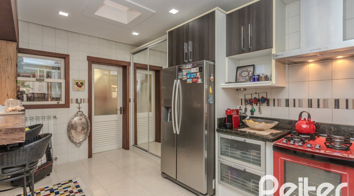 Casa em Condomínio à venda com 380m², 4 dormitórios, 2 suítes, 3 vagas, no bairro Tristeza em PORTO ALEGRE