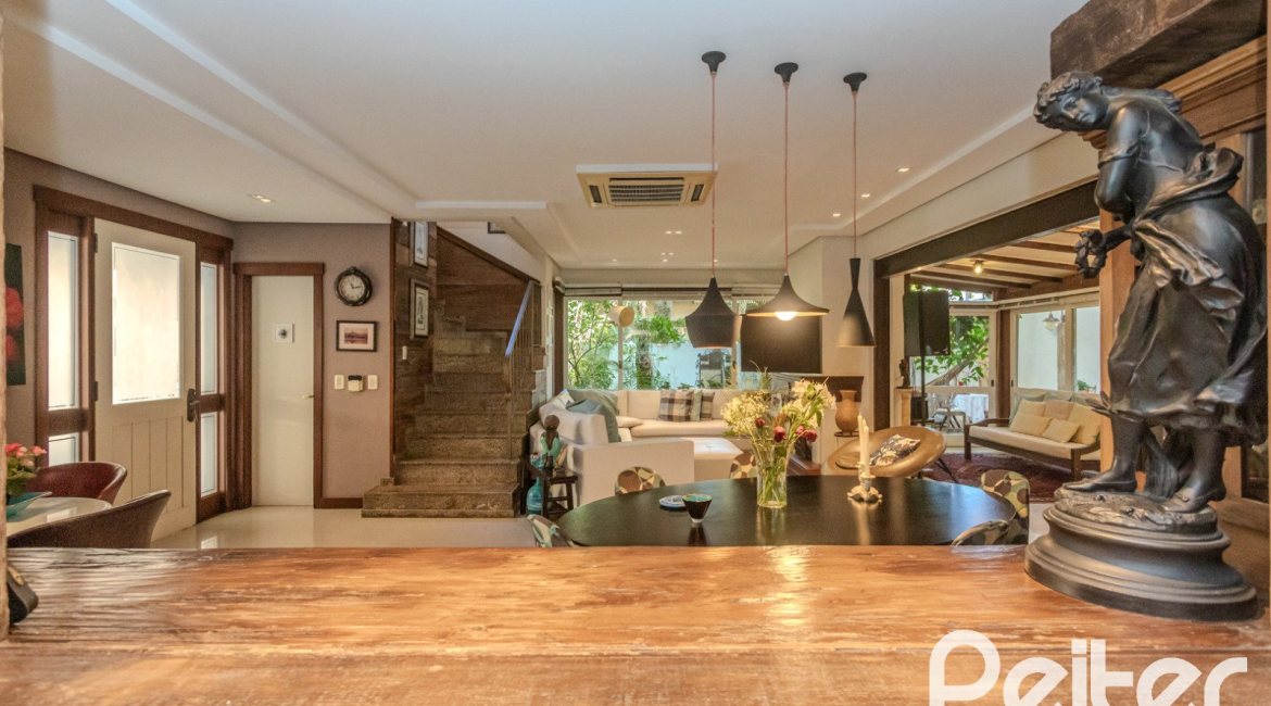 Casa em Condomínio à venda com 380m², 4 dormitórios, 2 suítes, 3 vagas, no bairro Tristeza em PORTO ALEGRE
