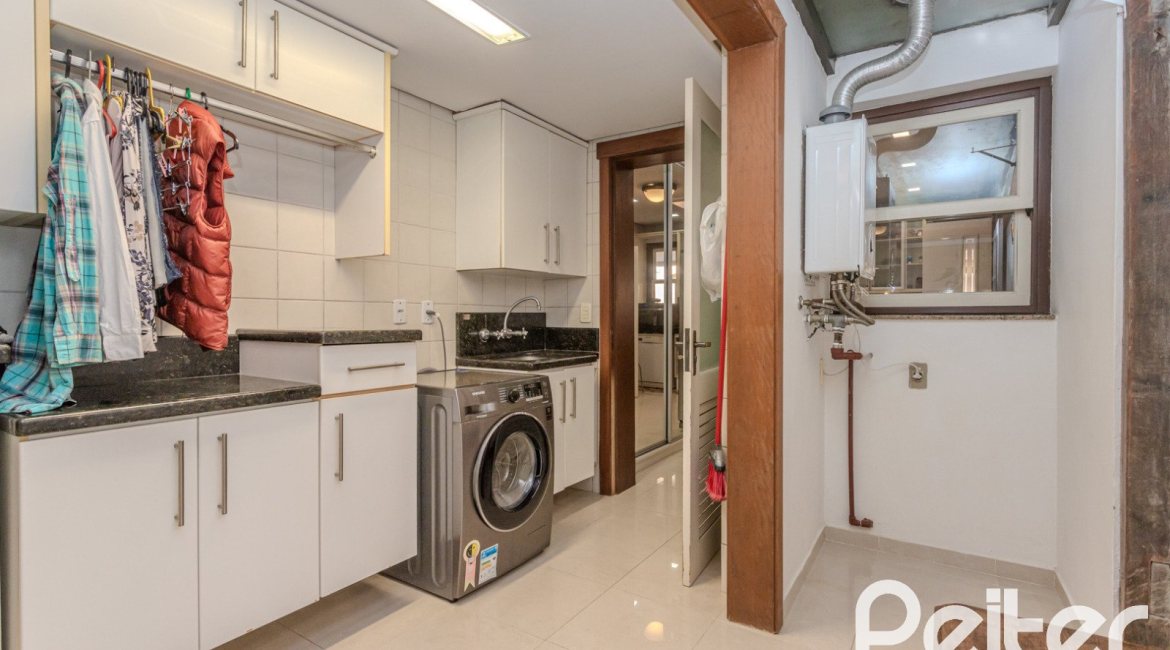 Casa em Condomínio à venda com 380m², 4 dormitórios, 2 suítes, 3 vagas, no bairro Tristeza em PORTO ALEGRE