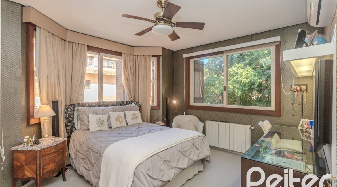 Casa em Condomínio à venda com 380m², 4 dormitórios, 2 suítes, 3 vagas, no bairro Tristeza em PORTO ALEGRE