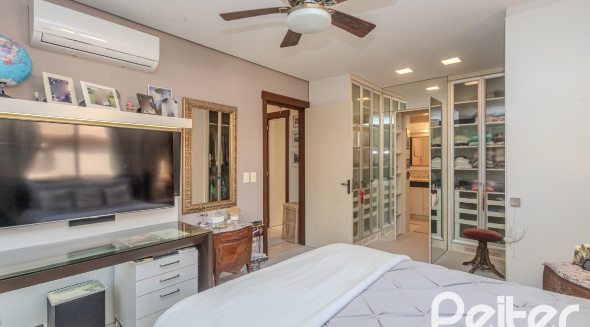 Casa em Condomínio à venda com 380m², 4 dormitórios, 2 suítes, 3 vagas, no bairro Tristeza em PORTO ALEGRE