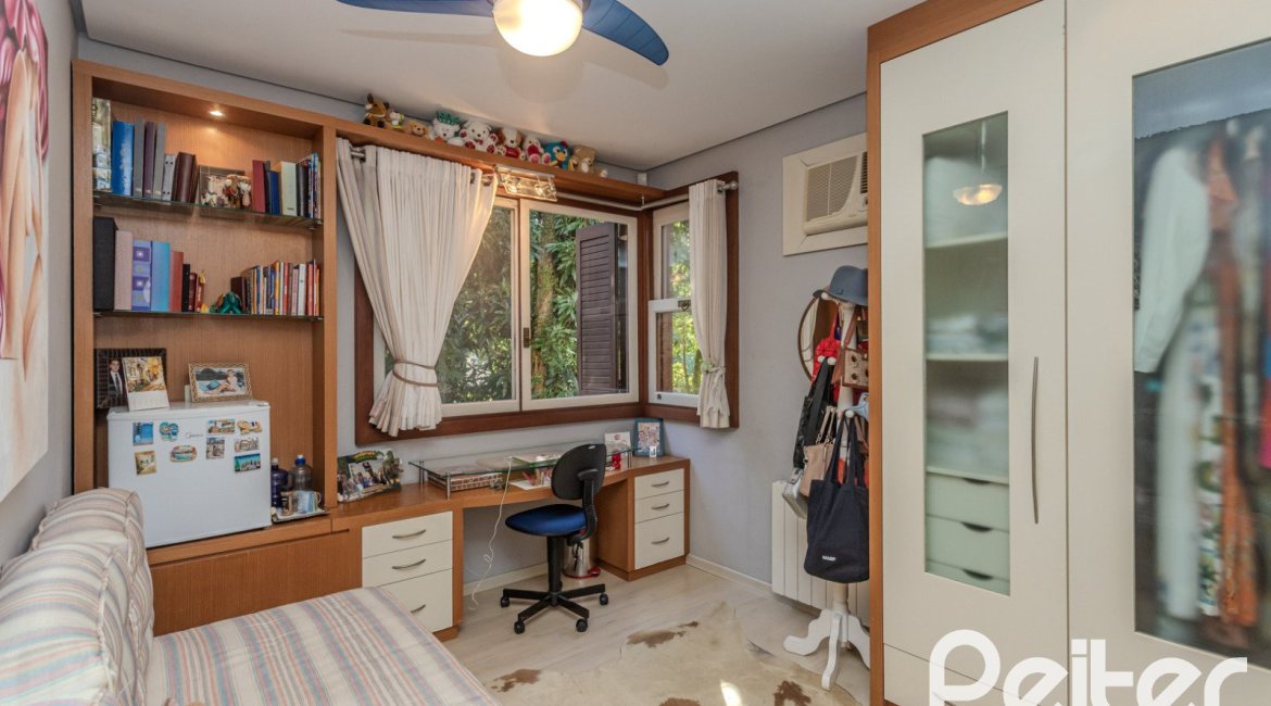 Casa em Condomínio à venda com 380m², 4 dormitórios, 2 suítes, 3 vagas, no bairro Tristeza em PORTO ALEGRE