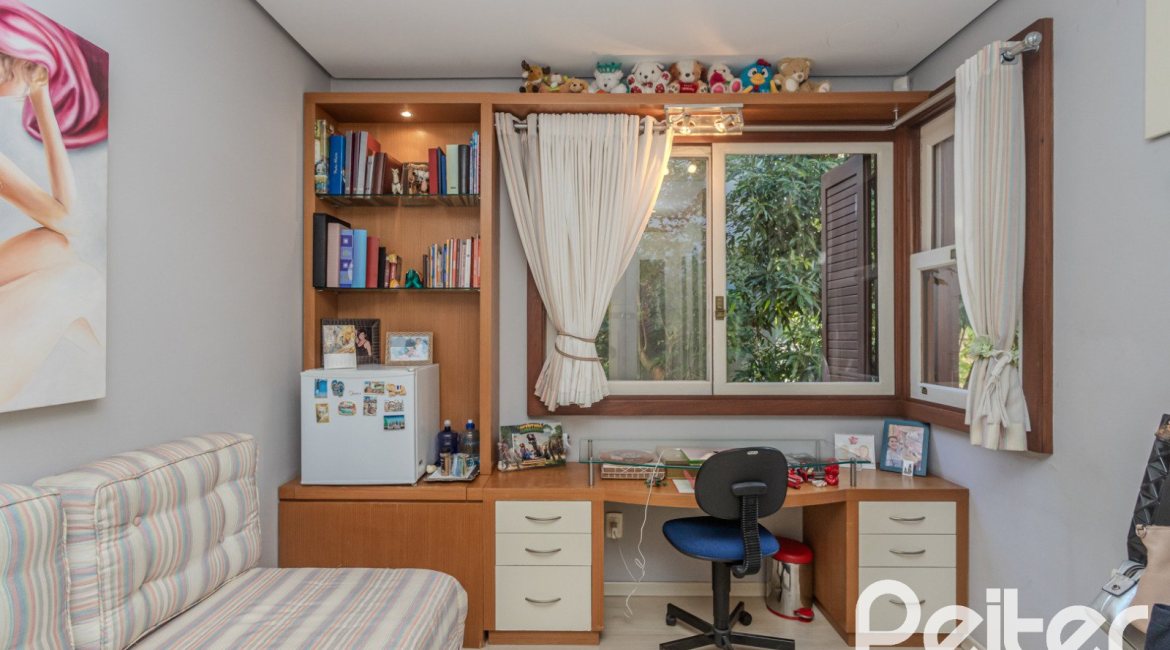 Casa em Condomínio à venda com 380m², 4 dormitórios, 2 suítes, 3 vagas, no bairro Tristeza em PORTO ALEGRE