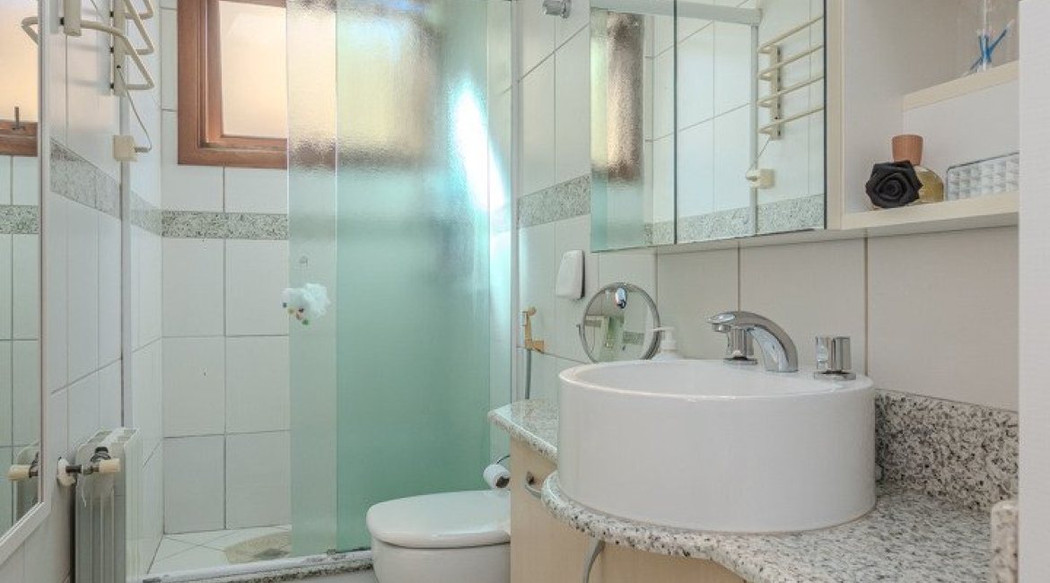 Casa em Condomínio à venda com 380m², 4 dormitórios, 2 suítes, 3 vagas, no bairro Tristeza em PORTO ALEGRE