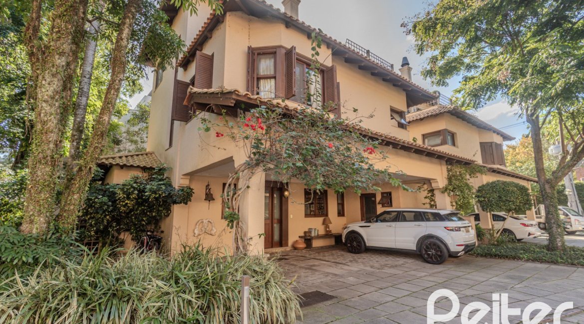 Casa em Condomínio à venda com 380m², 4 dormitórios, 2 suítes, 3 vagas, no bairro Tristeza em PORTO ALEGRE