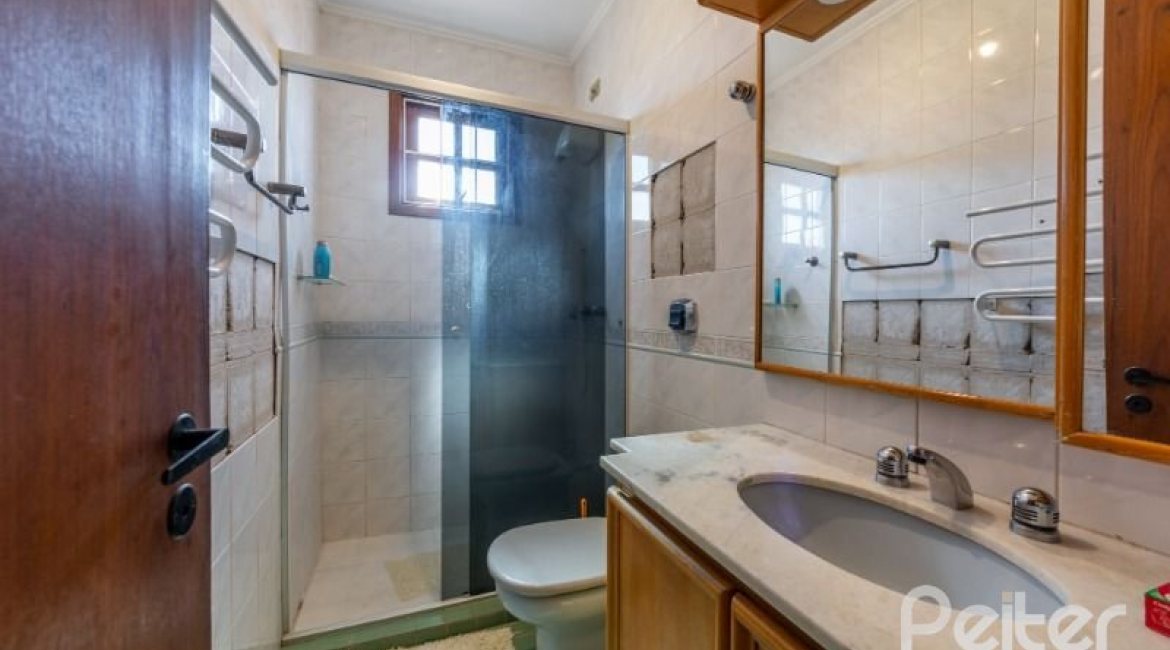 Casa em Condomínio à venda com 178m², 4 dormitórios, 2 suítes, 4 vagas, no bairro Ipanema em Porto Alegre