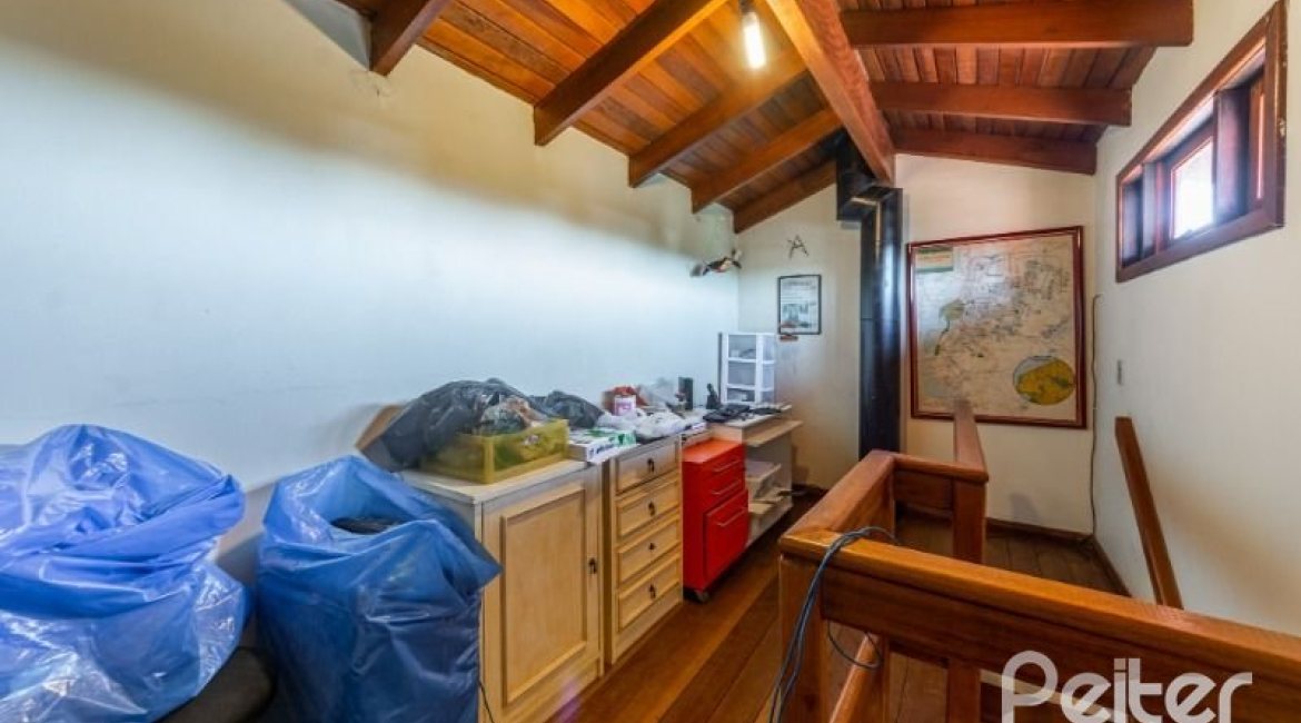 Casa em Condomínio à venda com 178m², 4 dormitórios, 2 suítes, 4 vagas, no bairro Ipanema em Porto Alegre