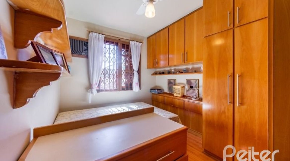 Casa em Condomínio à venda com 178m², 4 dormitórios, 2 suítes, 4 vagas, no bairro Ipanema em Porto Alegre