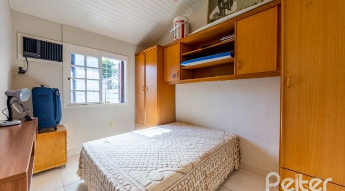 Casa em Condomínio à venda com 178m², 4 dormitórios, 2 suítes, 4 vagas, no bairro Ipanema em Porto Alegre
