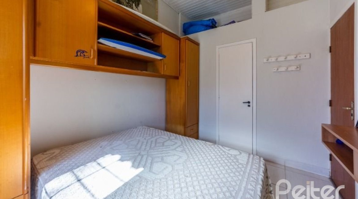 Casa em Condomínio à venda com 178m², 4 dormitórios, 2 suítes, 4 vagas, no bairro Ipanema em Porto Alegre
