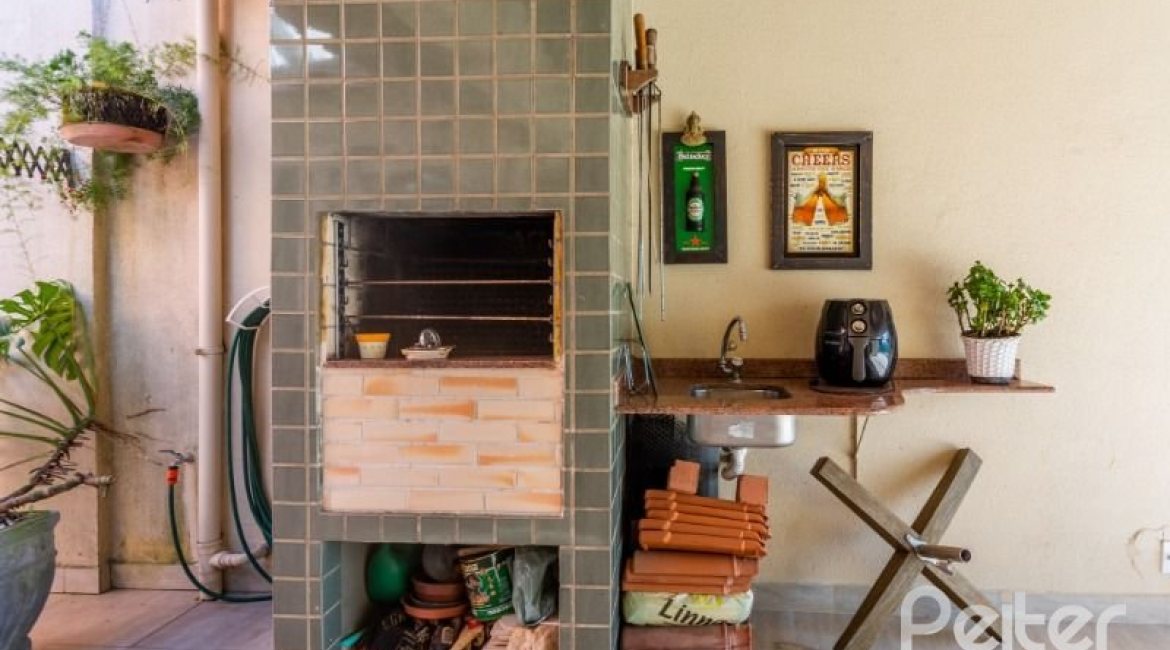 Casa em Condomínio à venda com 178m², 4 dormitórios, 2 suítes, 4 vagas, no bairro Ipanema em Porto Alegre