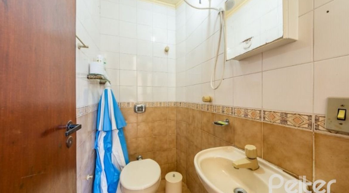 Casa em Condomínio à venda com 178m², 4 dormitórios, 2 suítes, 4 vagas, no bairro Ipanema em Porto Alegre