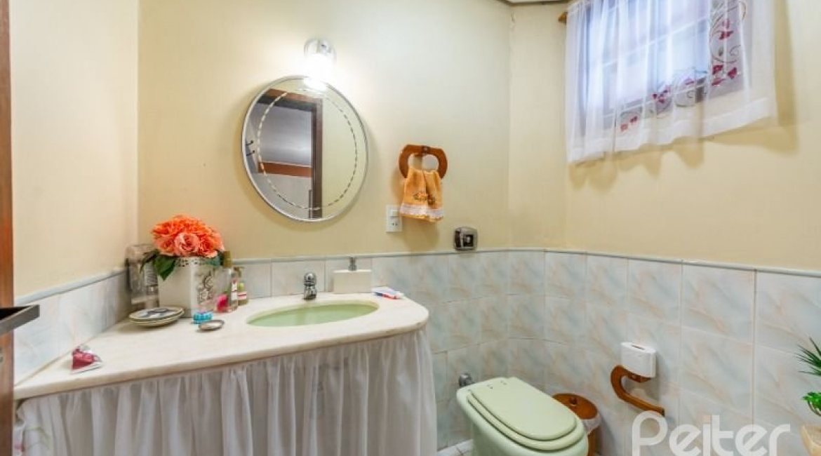 Casa em Condomínio à venda com 178m², 4 dormitórios, 2 suítes, 4 vagas, no bairro Ipanema em Porto Alegre