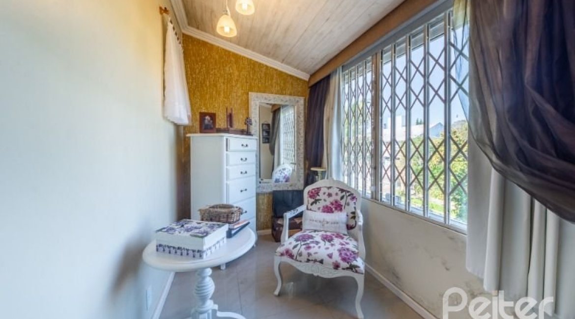 Casa em Condomínio à venda com 178m², 4 dormitórios, 2 suítes, 4 vagas, no bairro Ipanema em Porto Alegre
