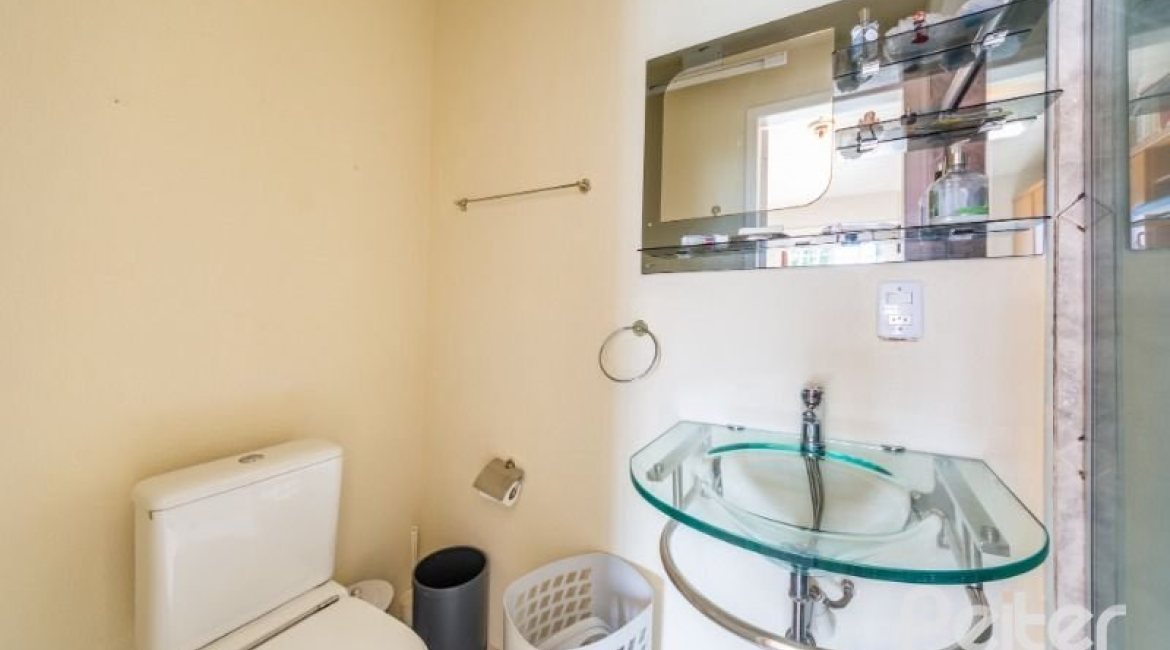 Casa em Condomínio à venda com 178m², 4 dormitórios, 2 suítes, 4 vagas, no bairro Ipanema em Porto Alegre
