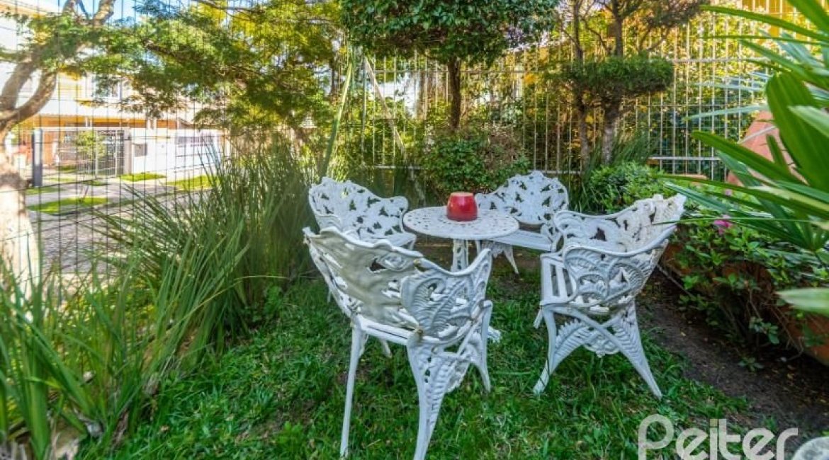 Casa em Condomínio à venda com 178m², 4 dormitórios, 2 suítes, 4 vagas, no bairro Ipanema em Porto Alegre