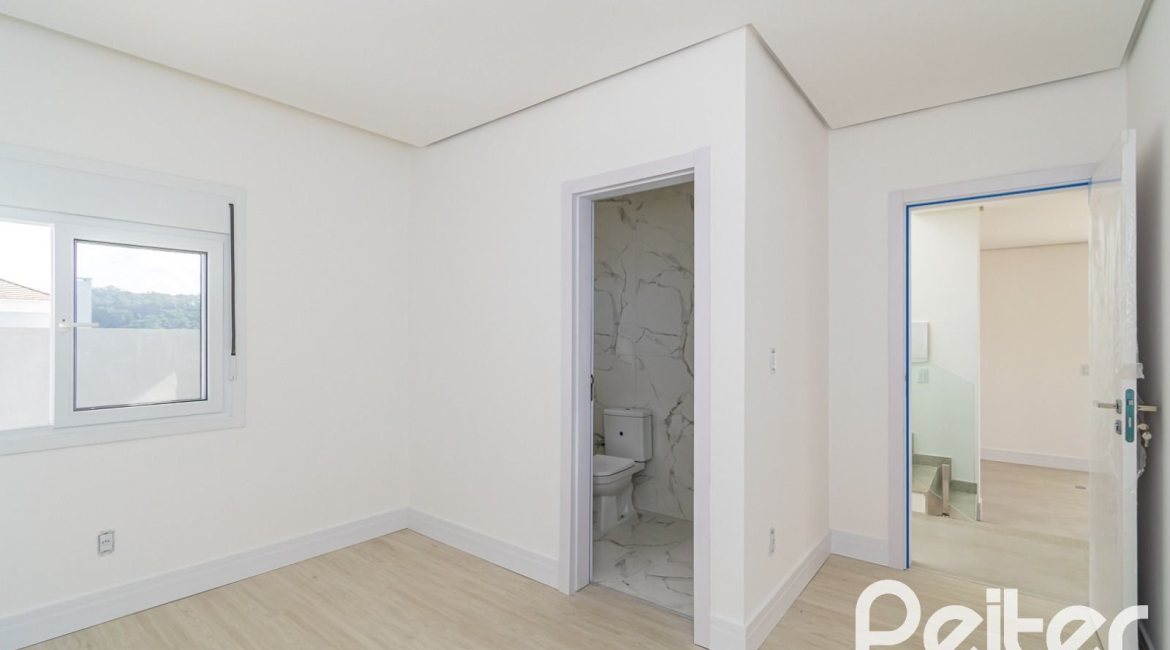 Casa em Condomínio à venda com 292m², 4 dormitórios, 4 suítes, 4 vagas, no bairro Alphaville em PORTO ALEGRE