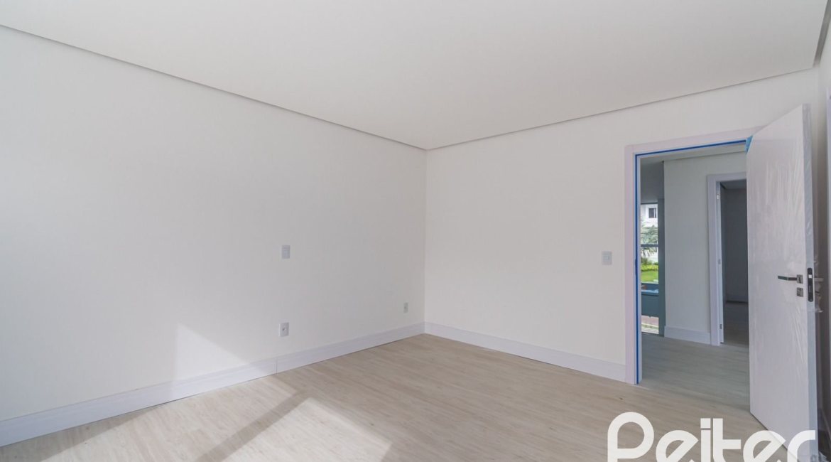 Casa em Condomínio à venda com 292m², 4 dormitórios, 4 suítes, 4 vagas, no bairro Alphaville em PORTO ALEGRE