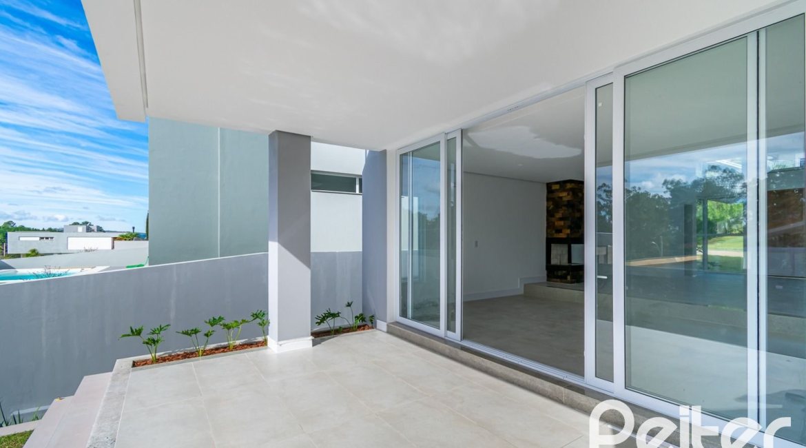 Casa em Condomínio à venda com 292m², 4 dormitórios, 4 suítes, 4 vagas, no bairro Alphaville em PORTO ALEGRE