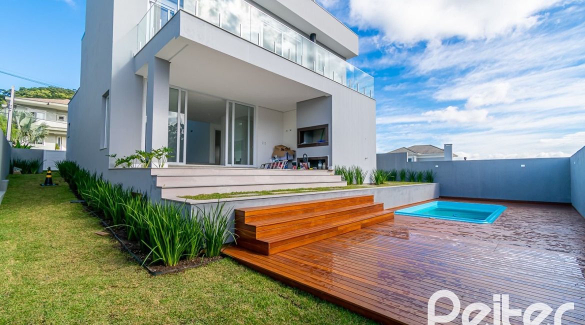 Casa em Condomínio à venda com 292m², 4 dormitórios, 4 suítes, 4 vagas, no bairro Alphaville em PORTO ALEGRE