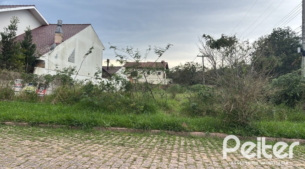 Terreno à venda, no bairro Guarujá em Porto Alegre