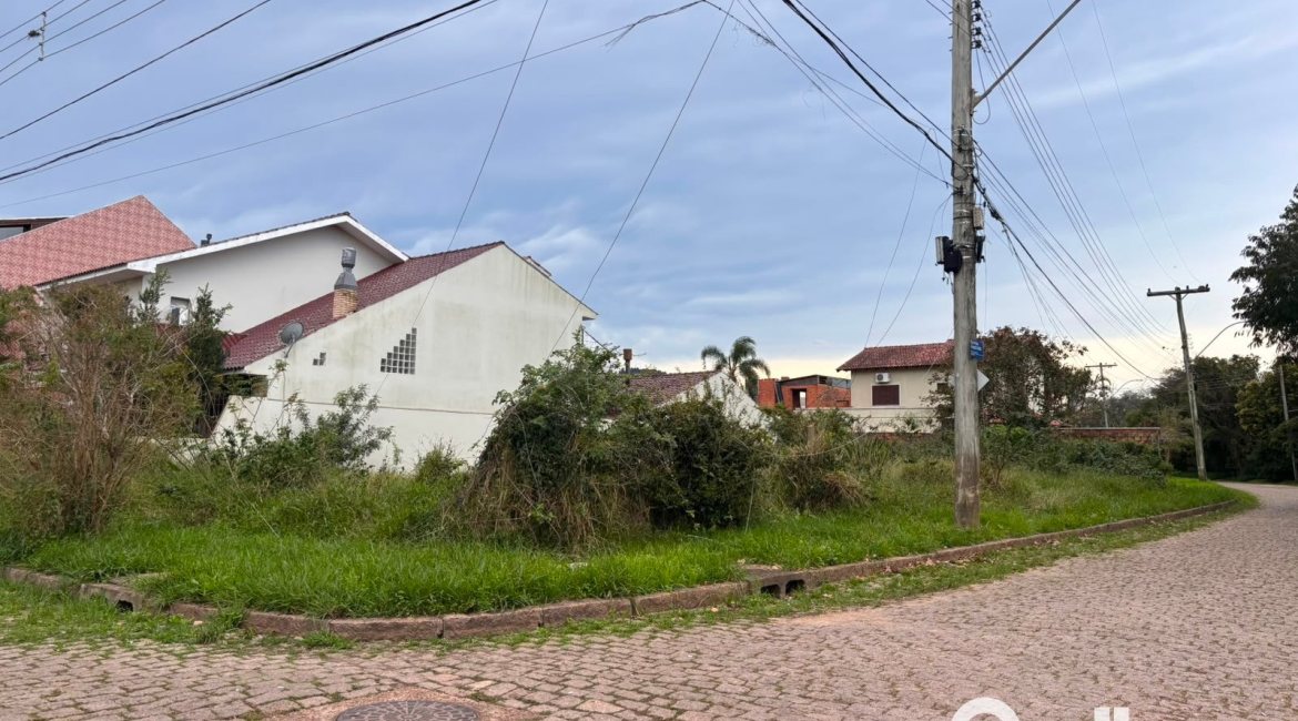 Terreno à venda, no bairro Guarujá em Porto Alegre