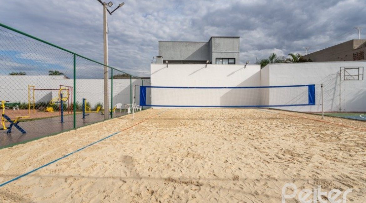 Casa em Condomínio à venda com 290m², 4 dormitórios, 2 suítes, 2 vagas, no bairro Ipanema em Porto Alegre