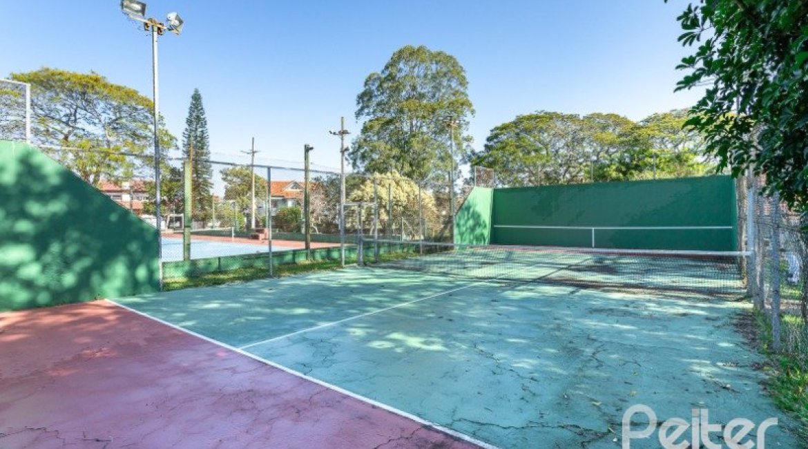 Casa em Condomínio à venda com 290m², 4 dormitórios, 2 suítes, 2 vagas, no bairro Ipanema em Porto Alegre