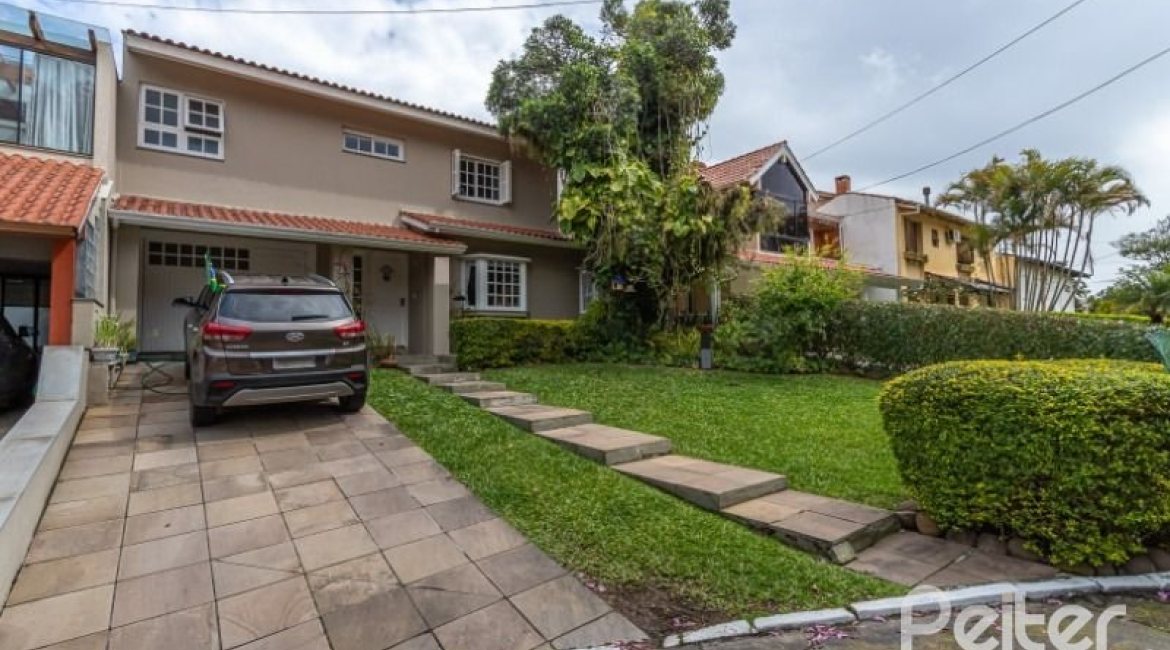 Casa em Condomínio à venda com 290m², 4 dormitórios, 2 suítes, 2 vagas, no bairro Ipanema em Porto Alegre