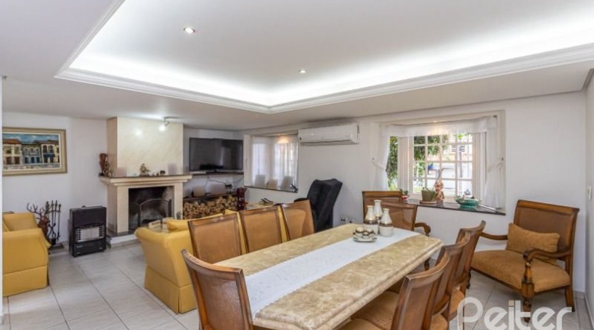 Casa em Condomínio à venda com 290m², 4 dormitórios, 2 suítes, 2 vagas, no bairro Ipanema em Porto Alegre
