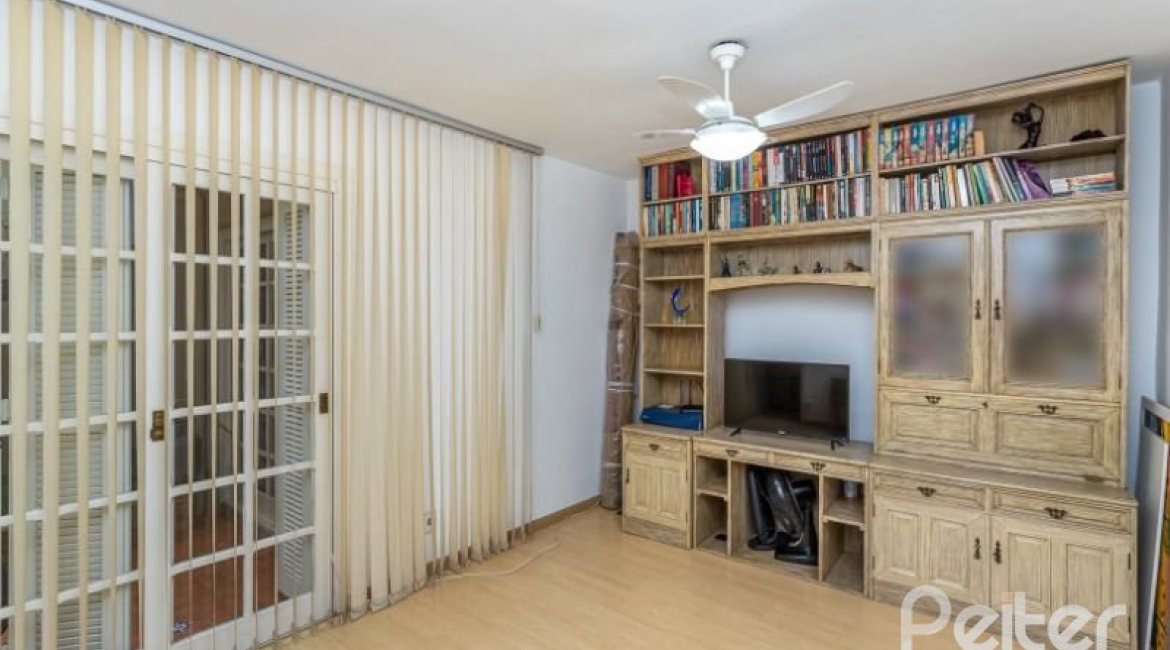 Casa em Condomínio à venda com 290m², 4 dormitórios, 2 suítes, 2 vagas, no bairro Ipanema em Porto Alegre