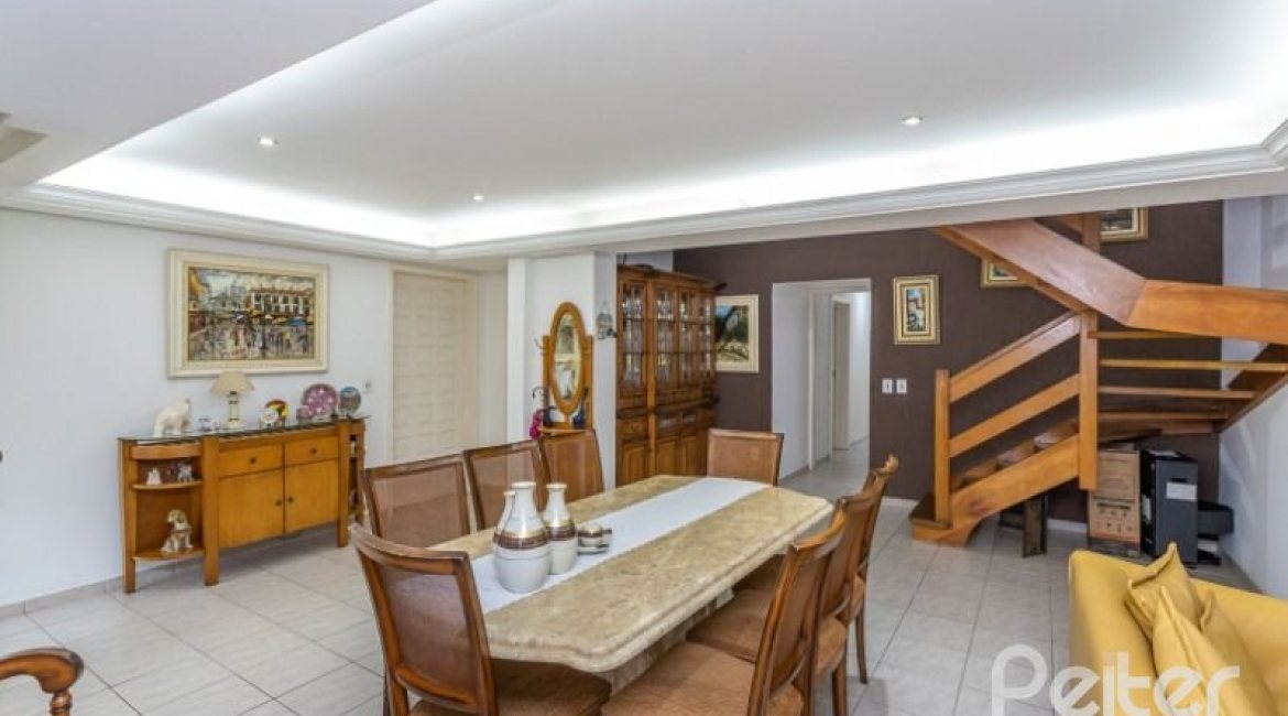 Casa em Condomínio à venda com 290m², 4 dormitórios, 2 suítes, 2 vagas, no bairro Ipanema em Porto Alegre