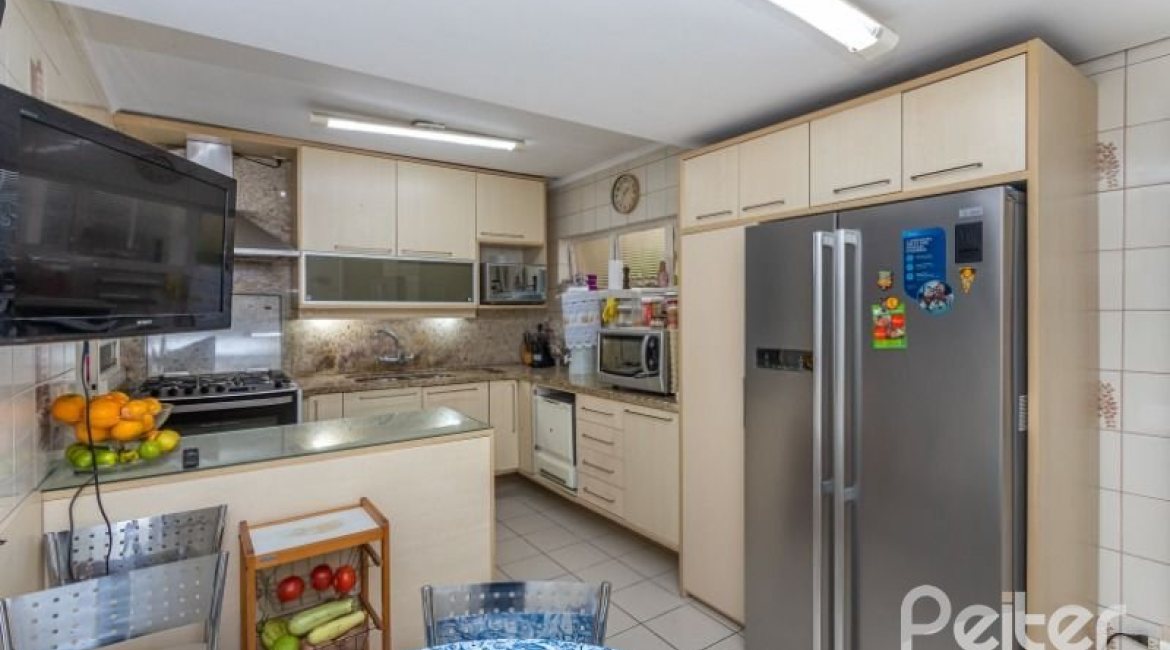 Casa em Condomínio à venda com 290m², 4 dormitórios, 2 suítes, 2 vagas, no bairro Ipanema em Porto Alegre