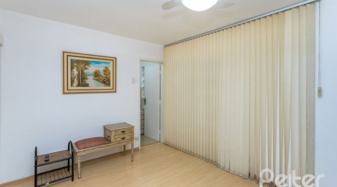 Casa em Condomínio à venda com 290m², 4 dormitórios, 2 suítes, 2 vagas, no bairro Ipanema em Porto Alegre