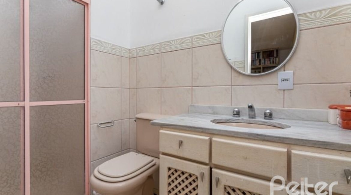 Casa em Condomínio à venda com 290m², 4 dormitórios, 2 suítes, 2 vagas, no bairro Ipanema em Porto Alegre