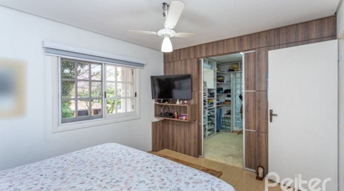 Casa em Condomínio à venda com 290m², 4 dormitórios, 2 suítes, 2 vagas, no bairro Ipanema em Porto Alegre