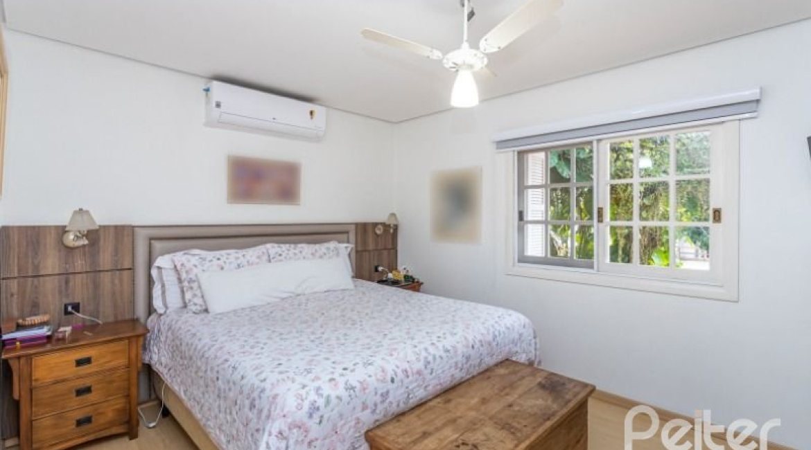 Casa em Condomínio à venda com 290m², 4 dormitórios, 2 suítes, 2 vagas, no bairro Ipanema em Porto Alegre