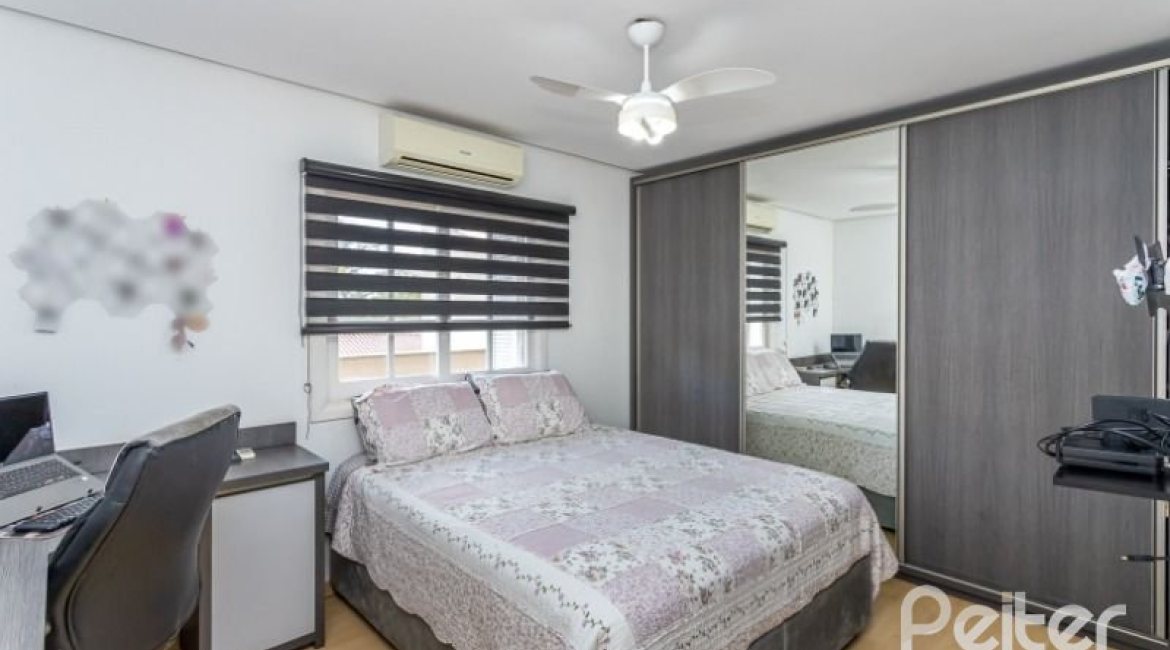 Casa em Condomínio à venda com 290m², 4 dormitórios, 2 suítes, 2 vagas, no bairro Ipanema em Porto Alegre