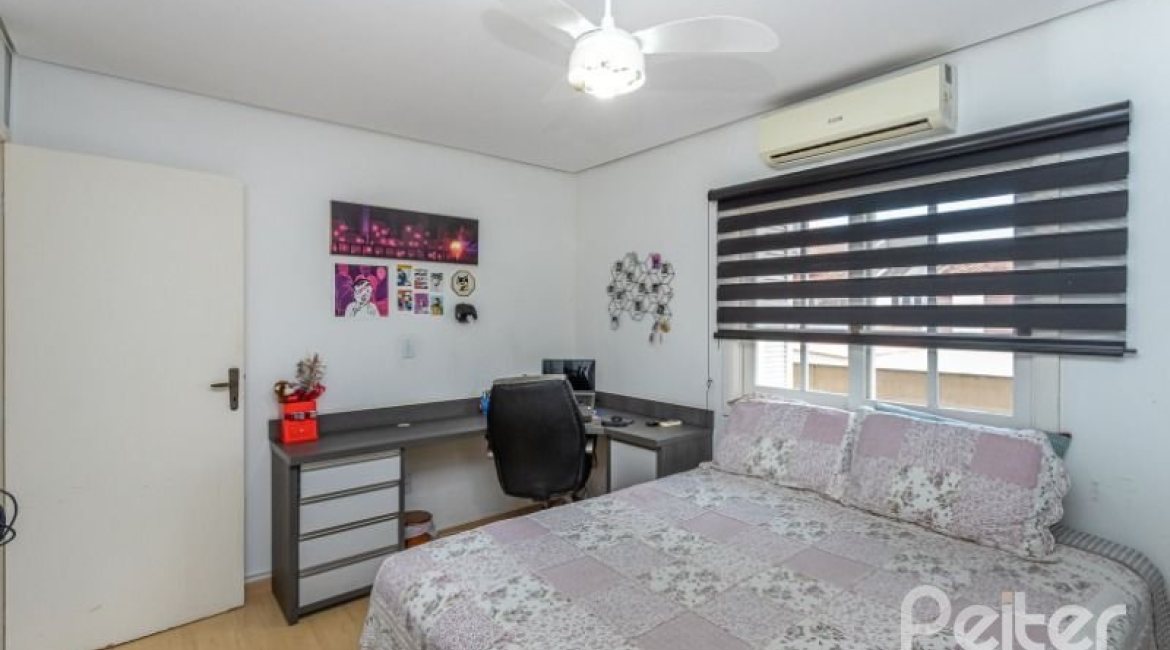 Casa em Condomínio à venda com 290m², 4 dormitórios, 2 suítes, 2 vagas, no bairro Ipanema em Porto Alegre