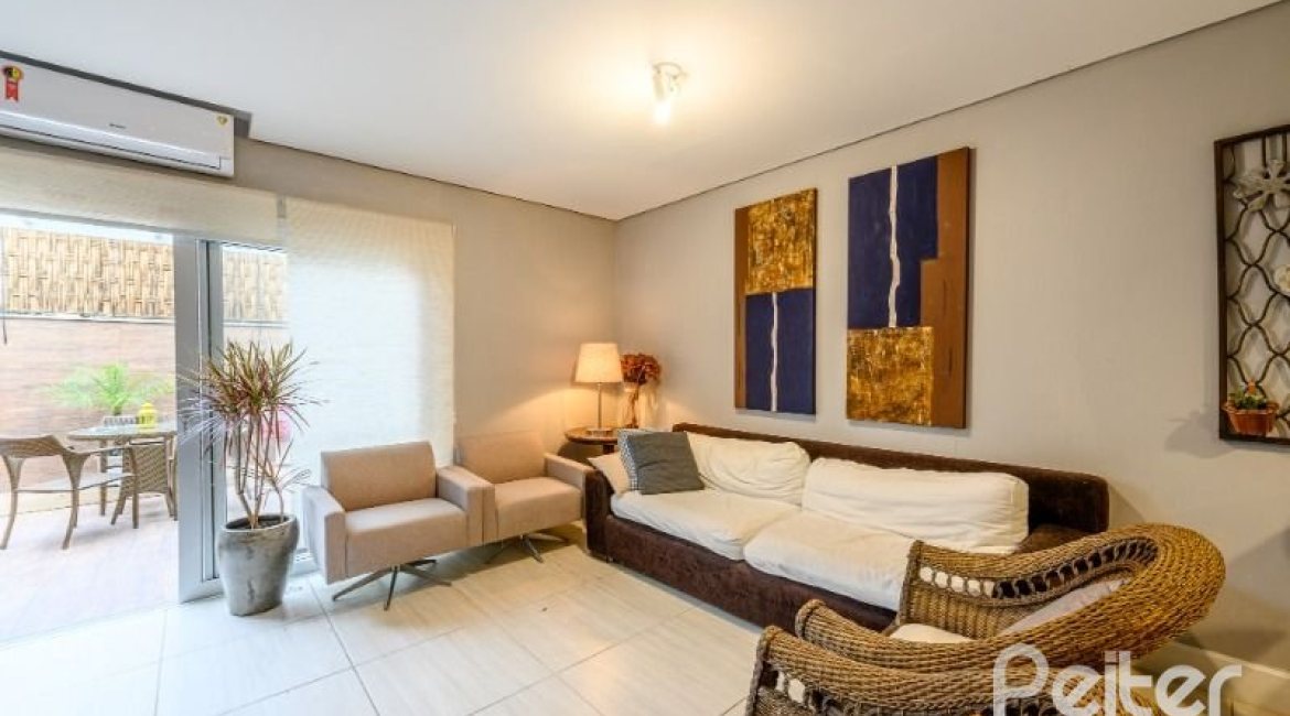 Casa em Condomínio à venda com 190m², 3 dormitórios, 1 suíte, 2 vagas, no bairro Tristeza em Porto Alegre