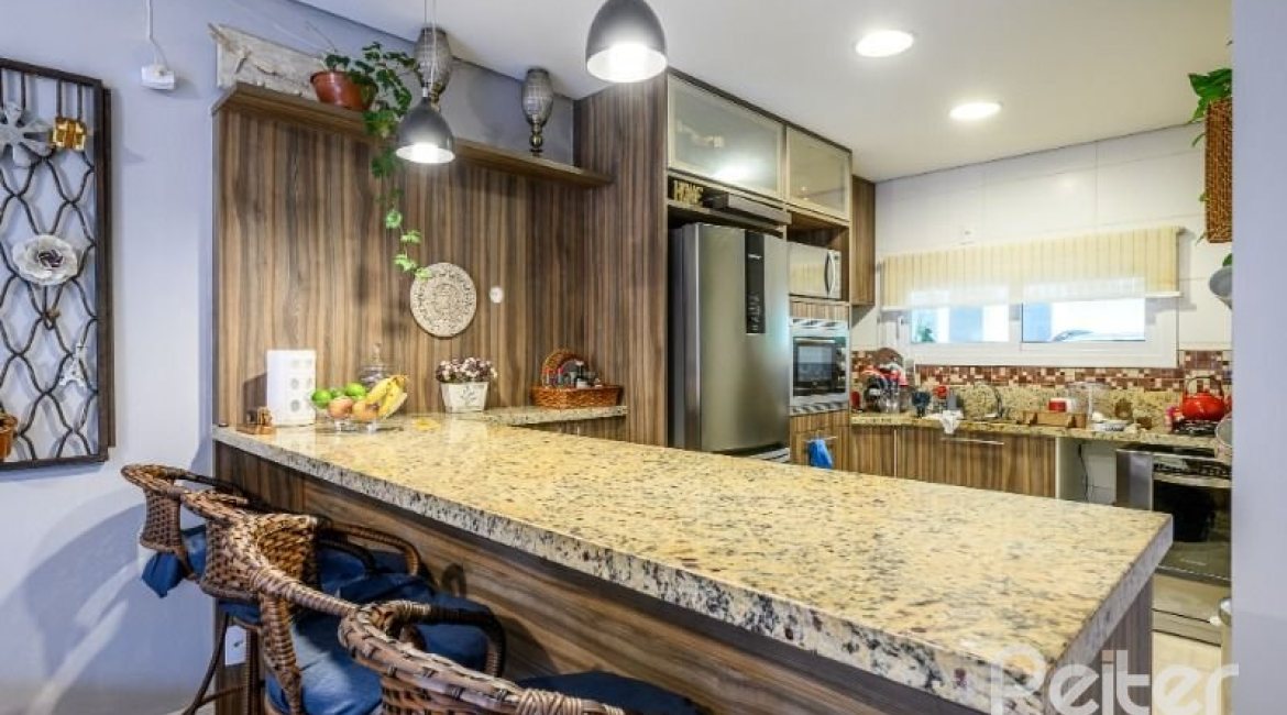 Casa em Condomínio à venda com 190m², 3 dormitórios, 1 suíte, 2 vagas, no bairro Tristeza em Porto Alegre