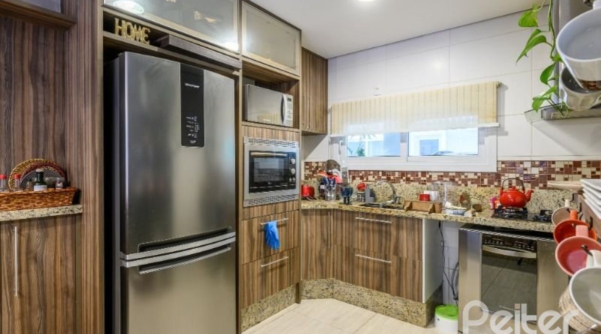 Casa em Condomínio à venda com 190m², 3 dormitórios, 1 suíte, 2 vagas, no bairro Tristeza em Porto Alegre