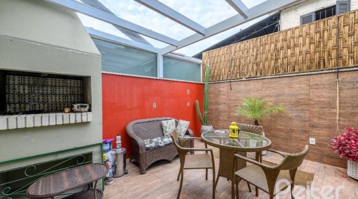 Casa em Condomínio à venda com 190m², 3 dormitórios, 1 suíte, 2 vagas, no bairro Tristeza em Porto Alegre