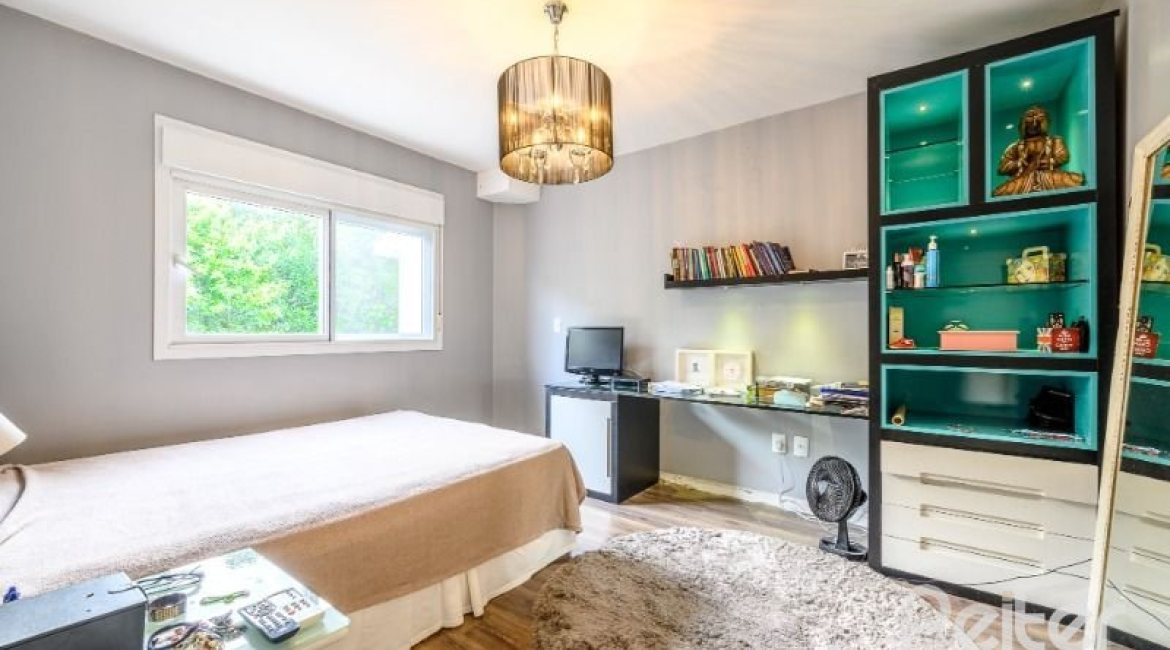 Casa em Condomínio à venda com 190m², 3 dormitórios, 1 suíte, 2 vagas, no bairro Tristeza em Porto Alegre