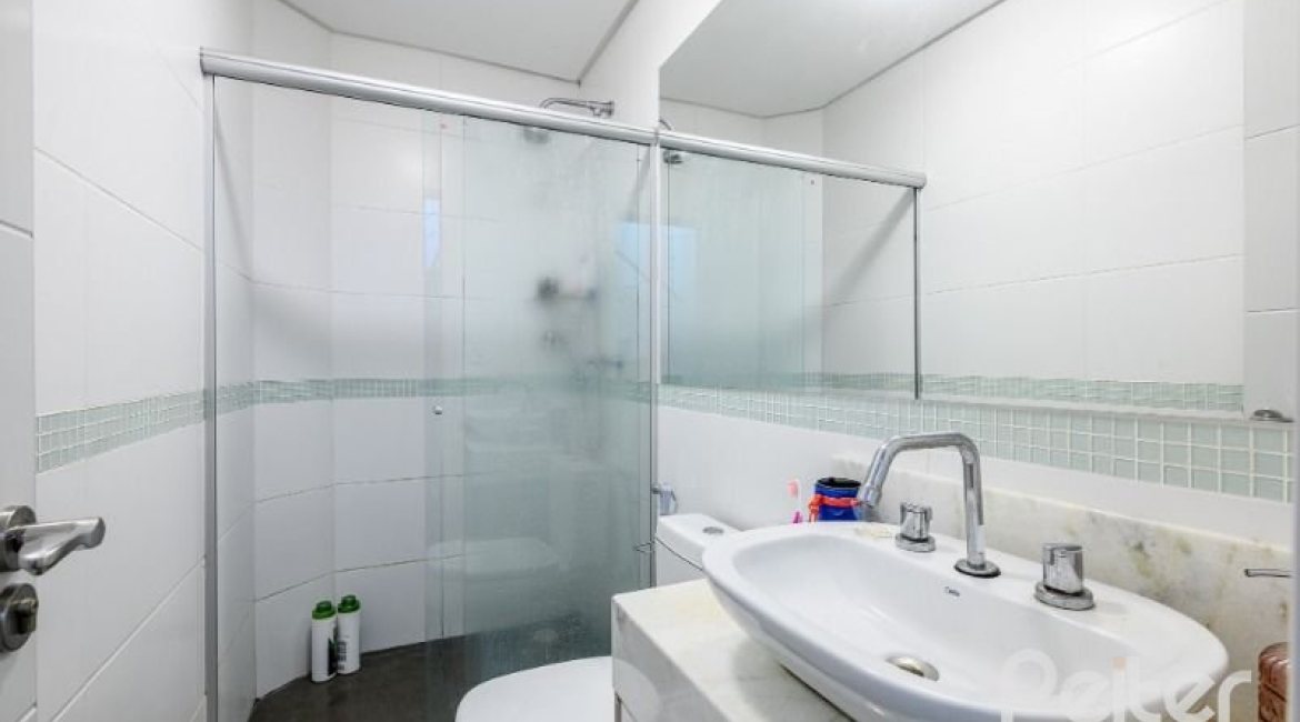 Casa em Condomínio à venda com 190m², 3 dormitórios, 1 suíte, 2 vagas, no bairro Tristeza em Porto Alegre