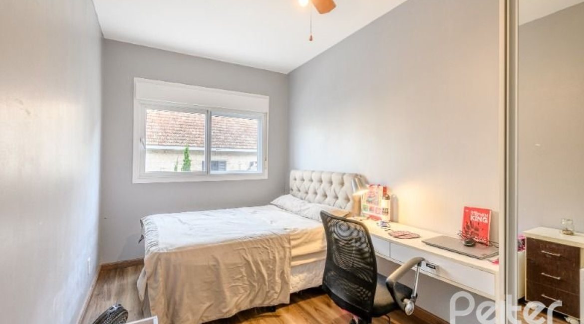 Casa em Condomínio à venda com 190m², 3 dormitórios, 1 suíte, 2 vagas, no bairro Tristeza em Porto Alegre